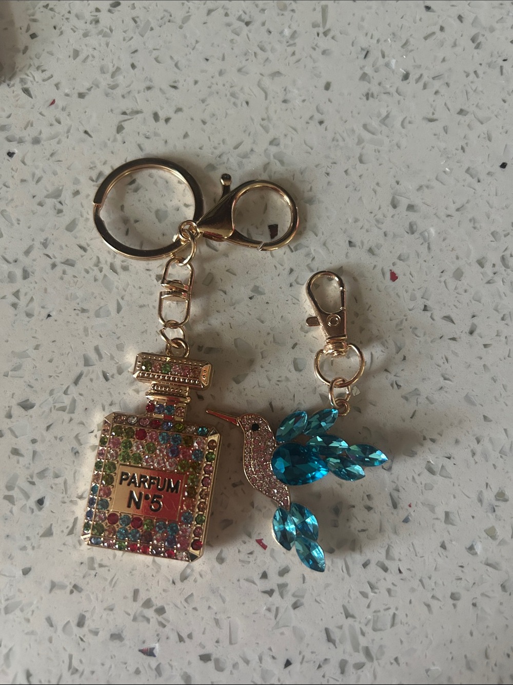 PARFUM N°5 Multicolor Crystal Bottle & Blue Hummingbird Keychain Set